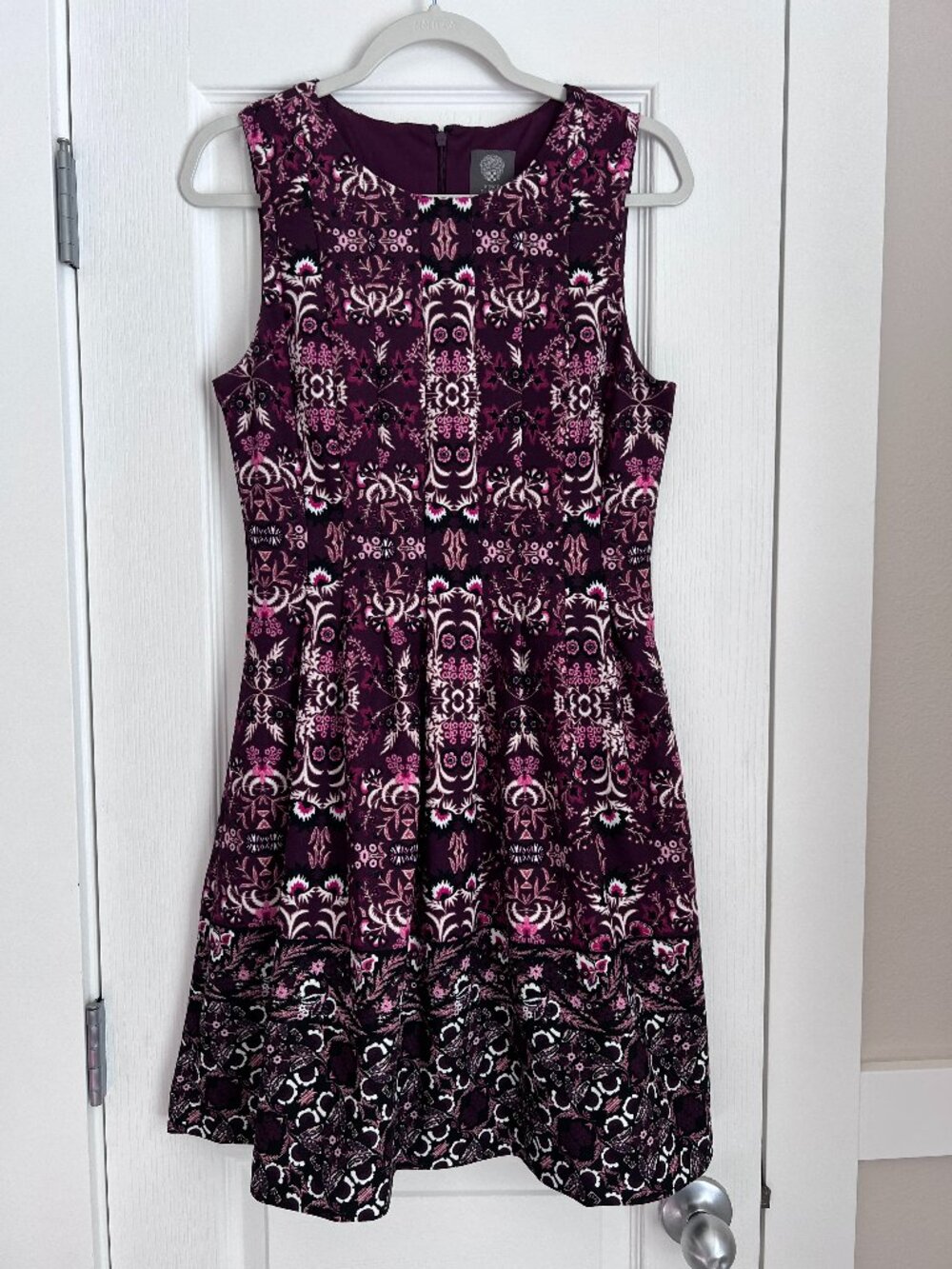 VINCE CAMUTO Plum Burgundy Floral Pleated A-Line Sleeveless Dress - Size 6